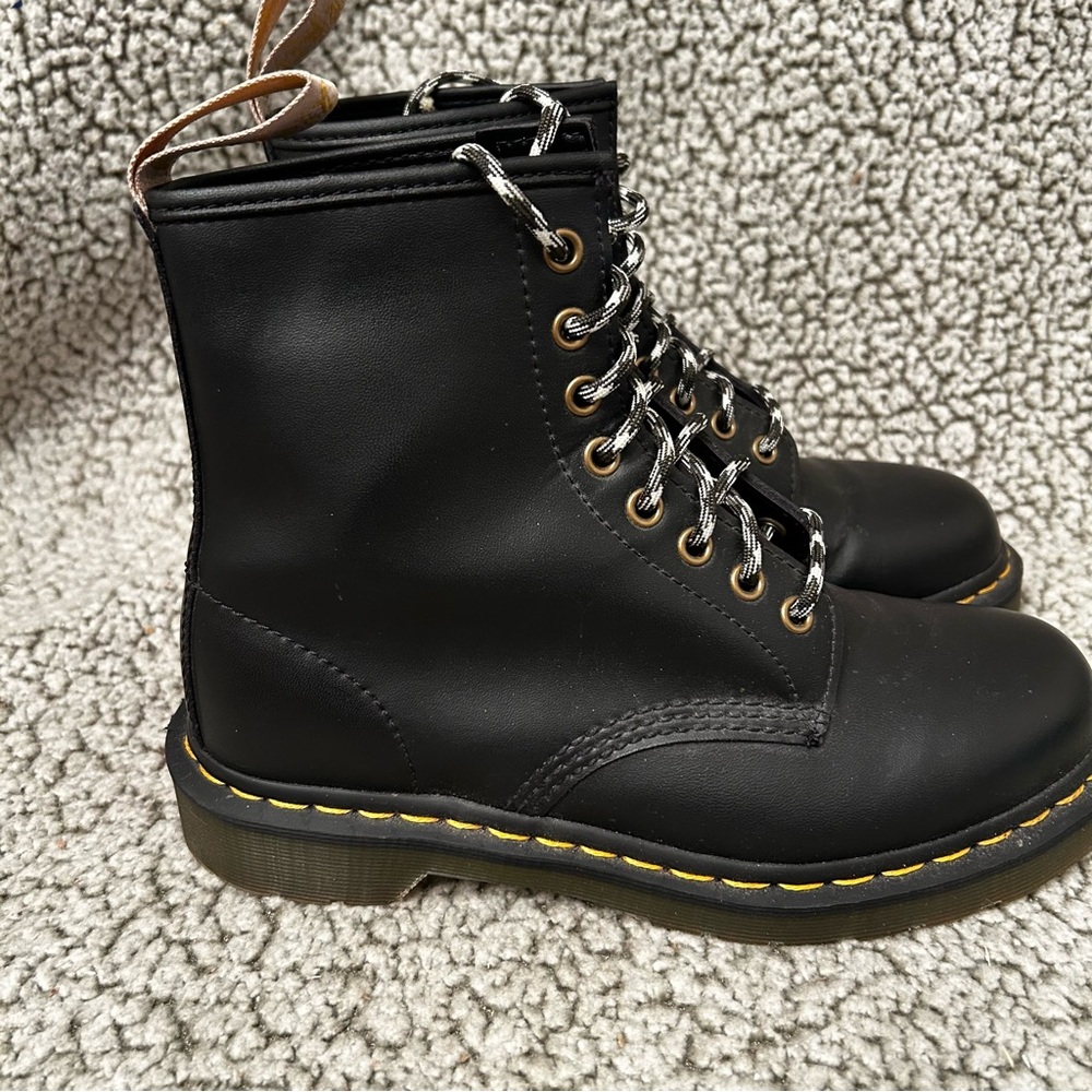 Dr. Doc martens Vegan 1460 Felix Rub off Boots Black women 8 men 7